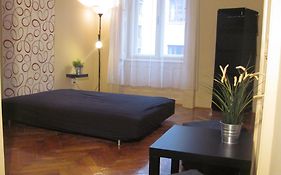 Synagouge Astoria Guest House